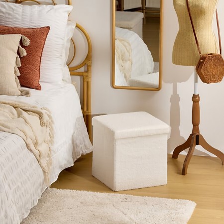 Taburet pliabil cu spatiu de depozitare Jaiko, MDF, poliester, boucle alb, 38X38 cm, 214225 